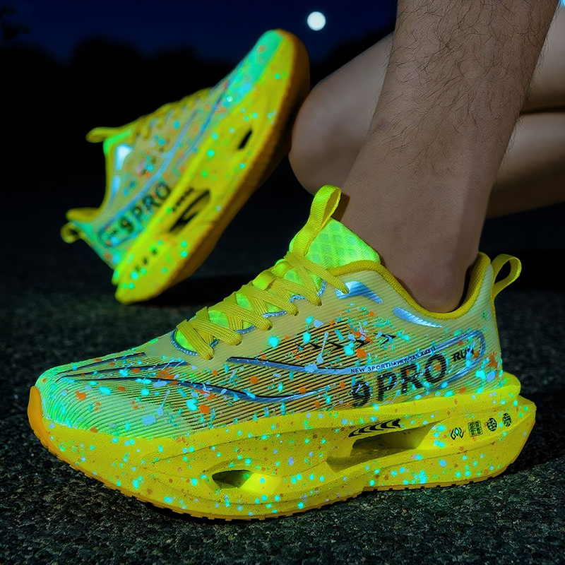 Reflective Night Running Shoes - รองเท้าวิ่งพื้นนุ่มแบบใหม่สำหรับผู้ชายและผู้หญิง รองเท้าวิ่งบนถนนคุณภาพสูง น้ำหนักเบา สวมใส่สบาย รองเท้าผ้าใบสะท้อนแสงสำหรับวิ่งกลางคืน