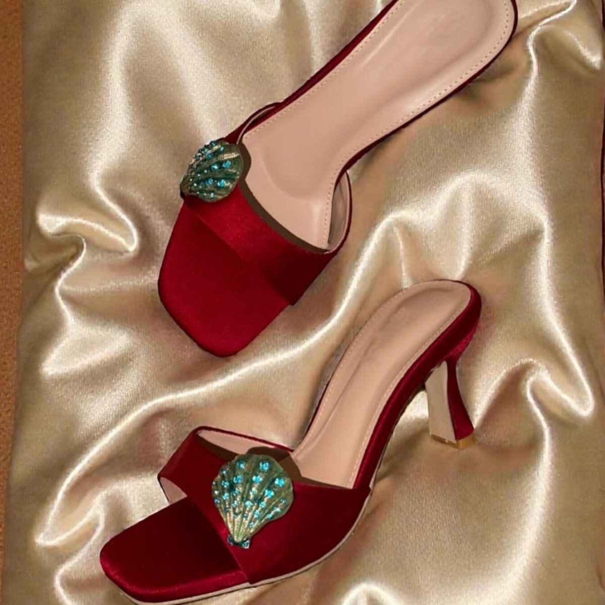 รองเท้าแตะส้นสูงหัวเหลี่ยมประด - Sandals บทวิจารณ์และราคา