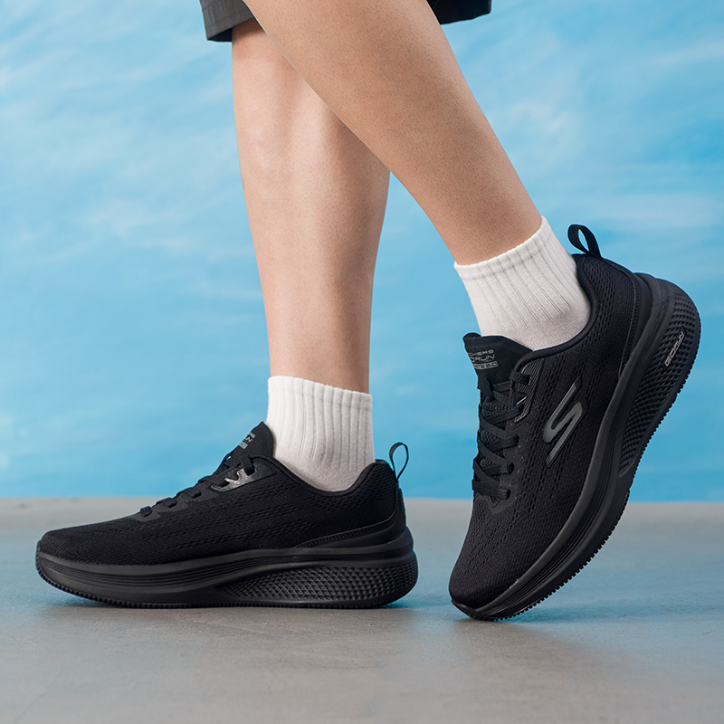 รองเท้าผู้ชาย Skechers รุ่นออร - Lightweight Road Running Shoes บทวิจารณ์และราคา
