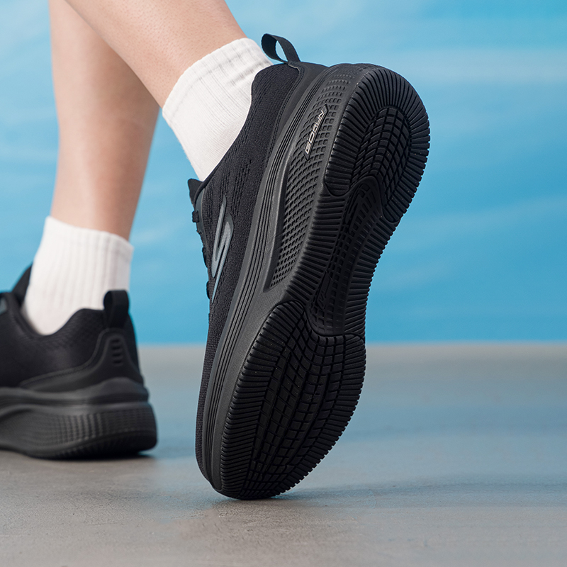 รองเท้าผู้ชาย Skechers รุ่นออร - Lightweight Road Running Shoes บทวิจารณ์และราคา