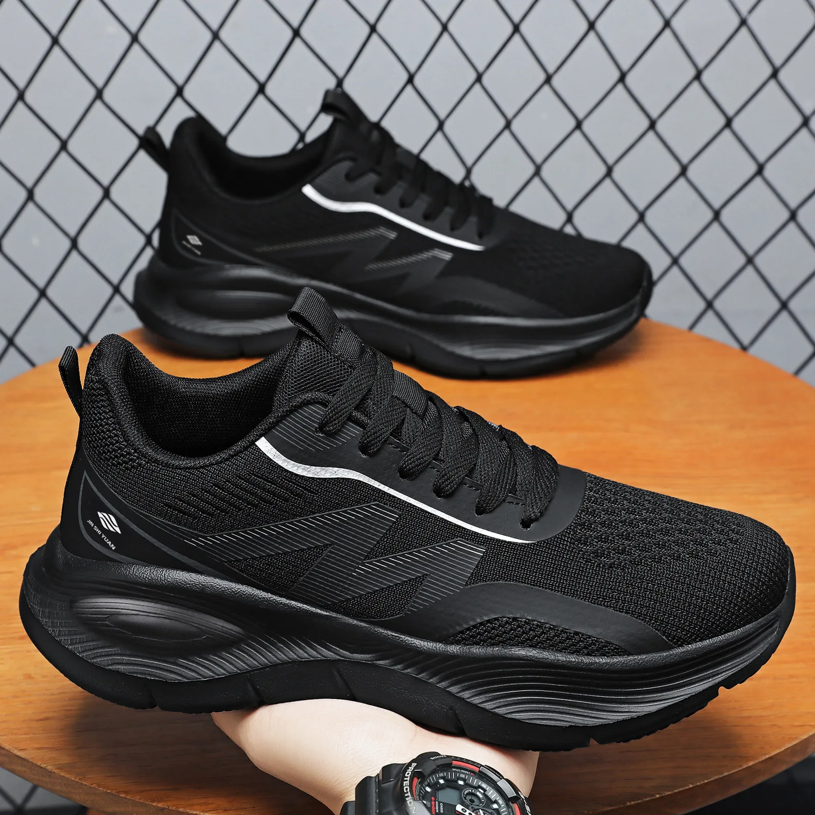 รองเท้าผ้าใบวิ่งตาข่ายสำหรับผู - Shock Absorbing Gym Trainers บทวิจารณ์และราคา